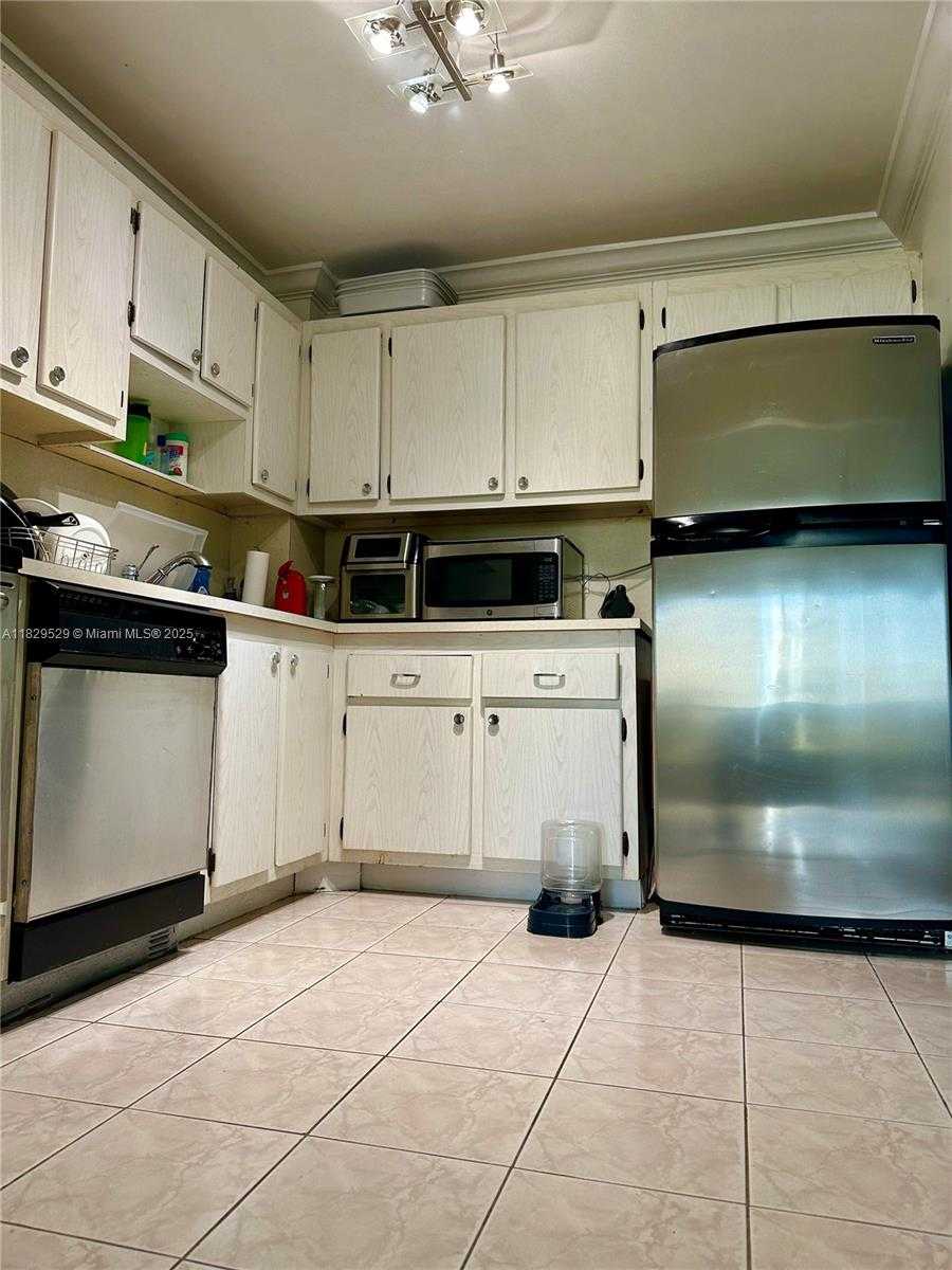 Small Image of 16851 NORTH EAST 23RD AVE #A512, North Miami Beach Number 3