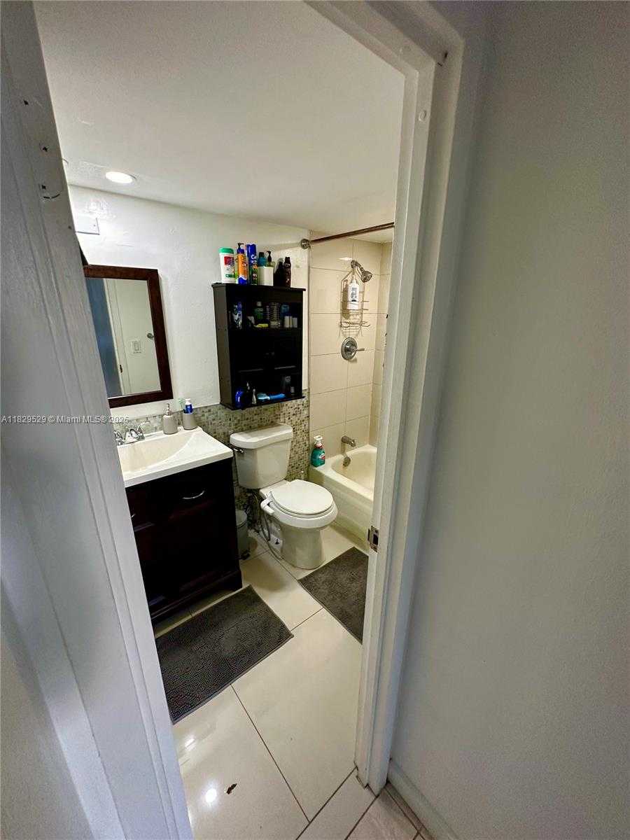 Small Image of 16851 NORTH EAST 23RD AVE #A512, North Miami Beach Number 4