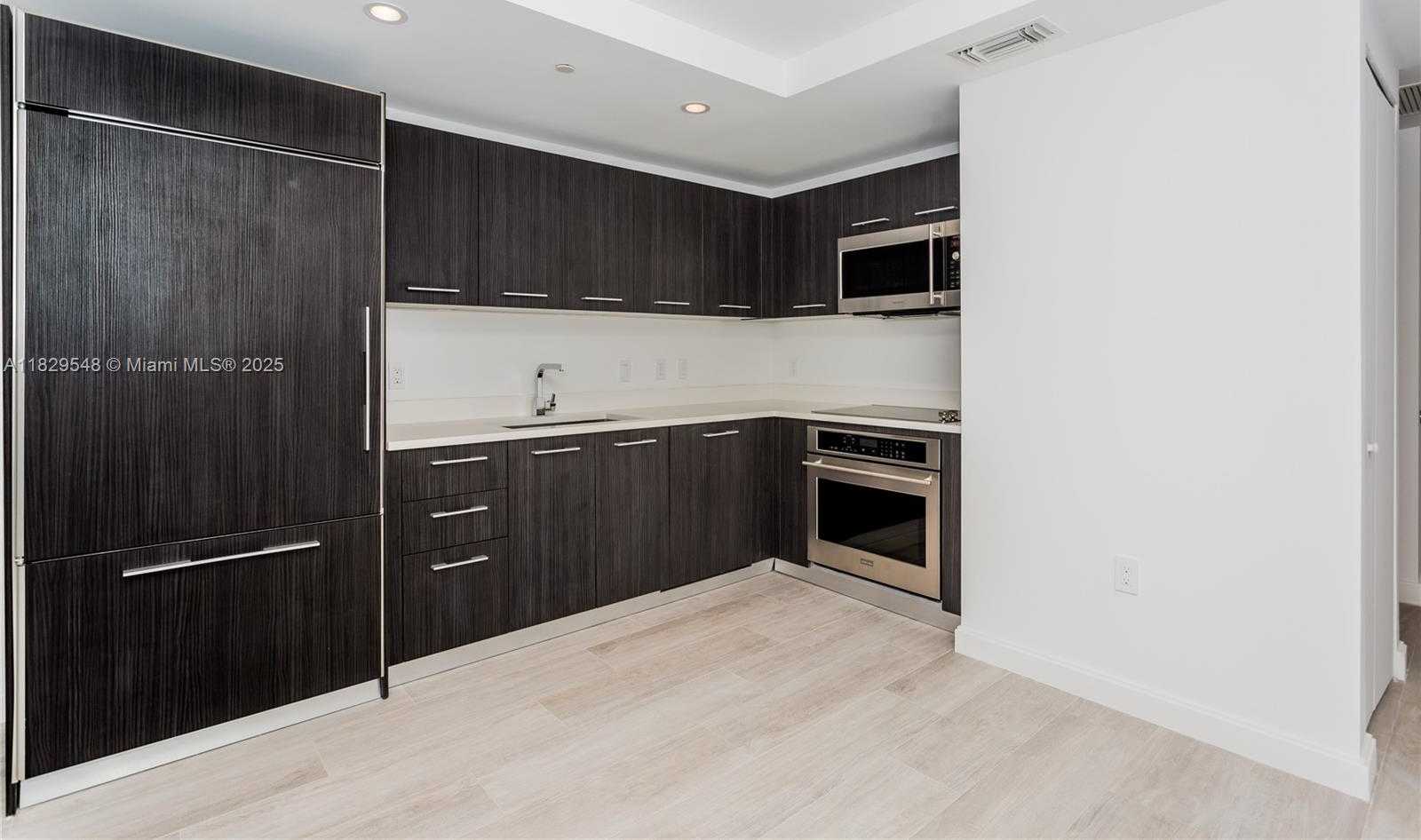 Small Image of 45 SOUTH WEST 9TH ST #3204, Miami Number 5