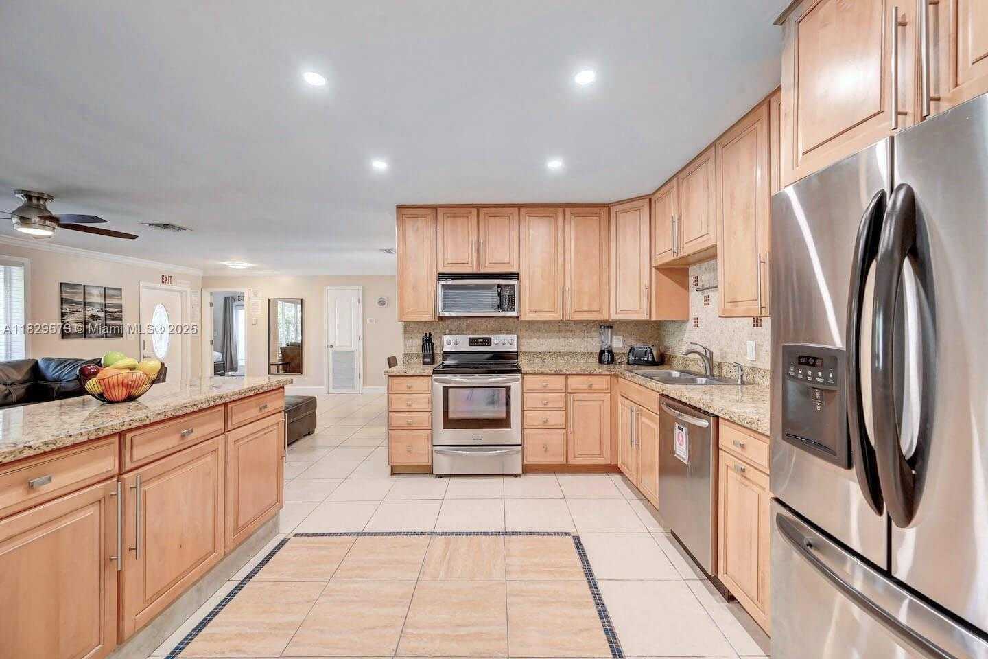 Small Image of 1228 JOHNSON ST, Hollywood Number 12