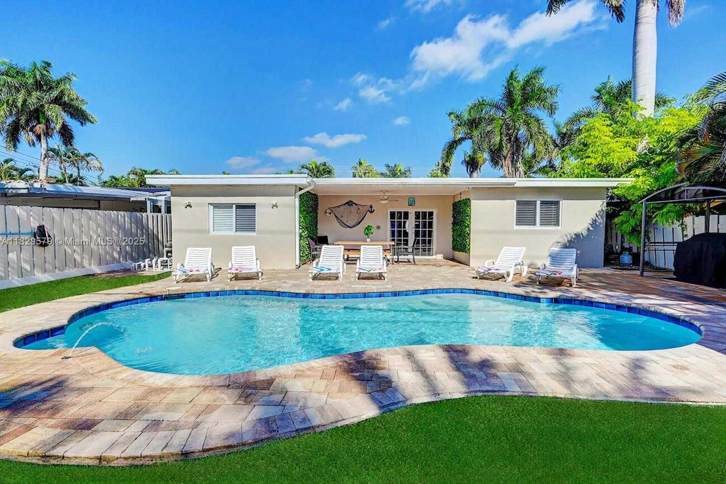Small Image of 1228 JOHNSON ST, Hollywood Number 2