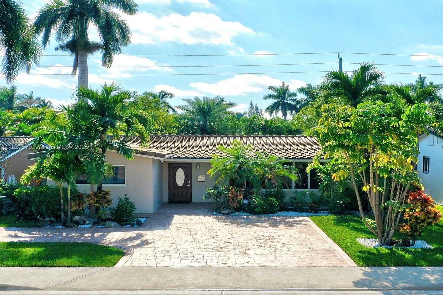 Small Image of 1228 JOHNSON ST, Hollywood Number 5