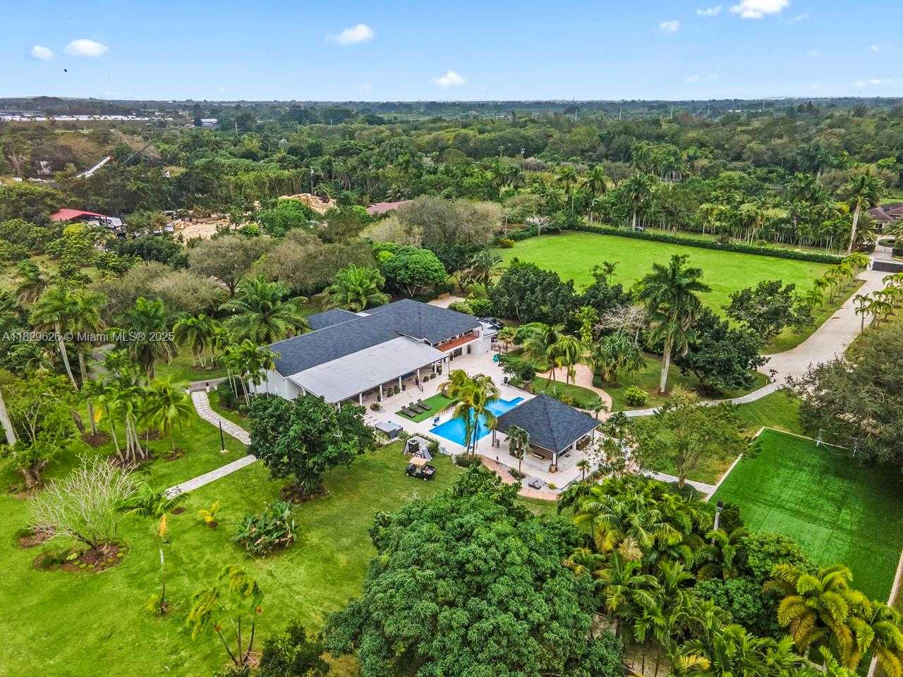 Small Image of 14875 SOUTH WEST 212TH ST, Miami Number 13