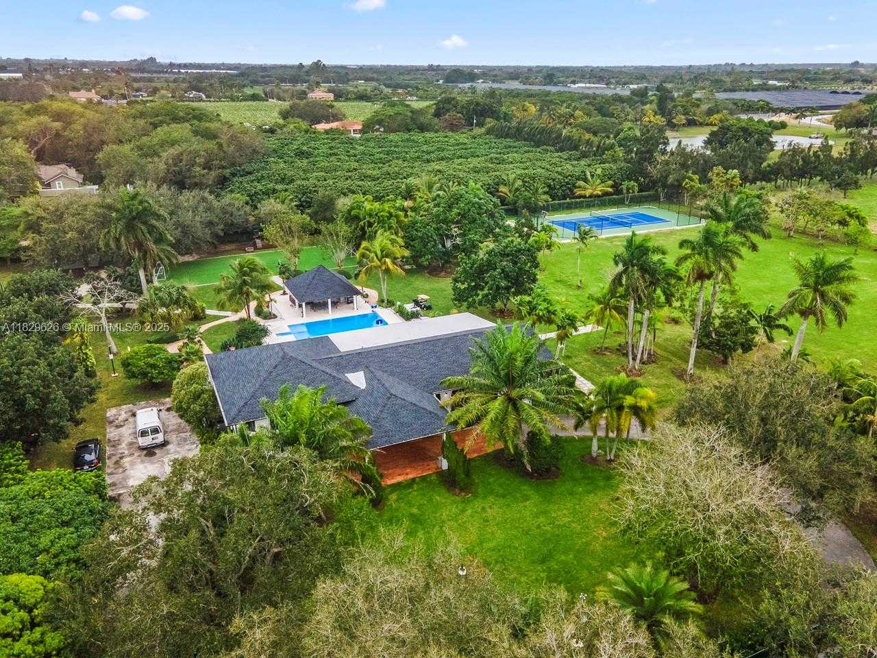 Small Image of 14875 SOUTH WEST 212TH ST, Miami Number 16