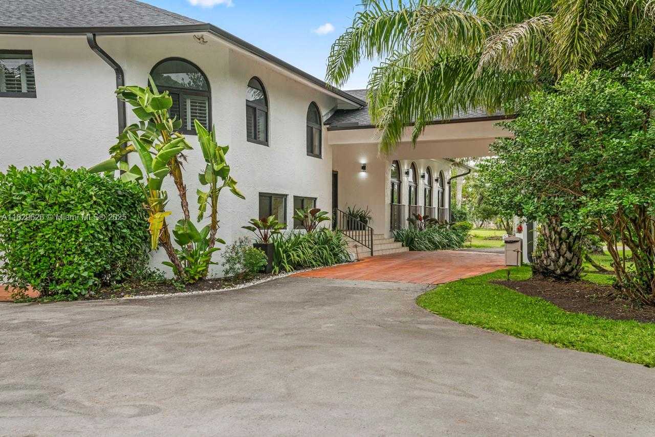 Small Image of 14875 SOUTH WEST 212TH ST, Miami Number 2