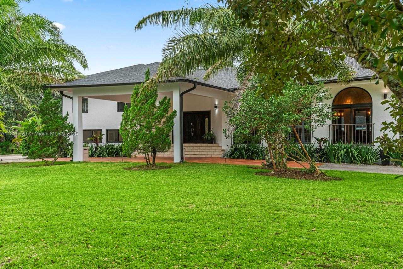 Small Image of 14875 SOUTH WEST 212TH ST, Miami Number 28