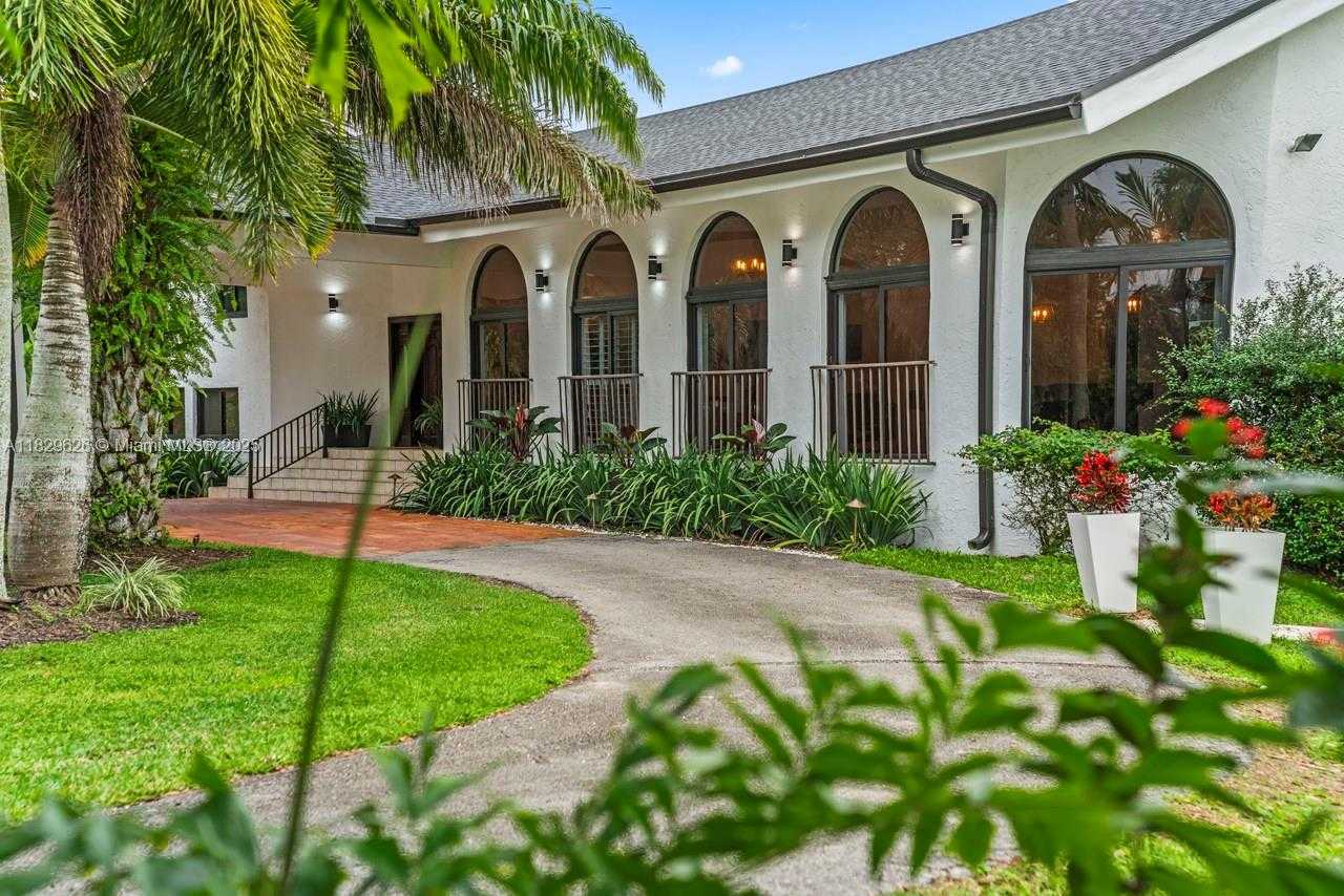 Small Image of 14875 SOUTH WEST 212TH ST, Miami Number 3