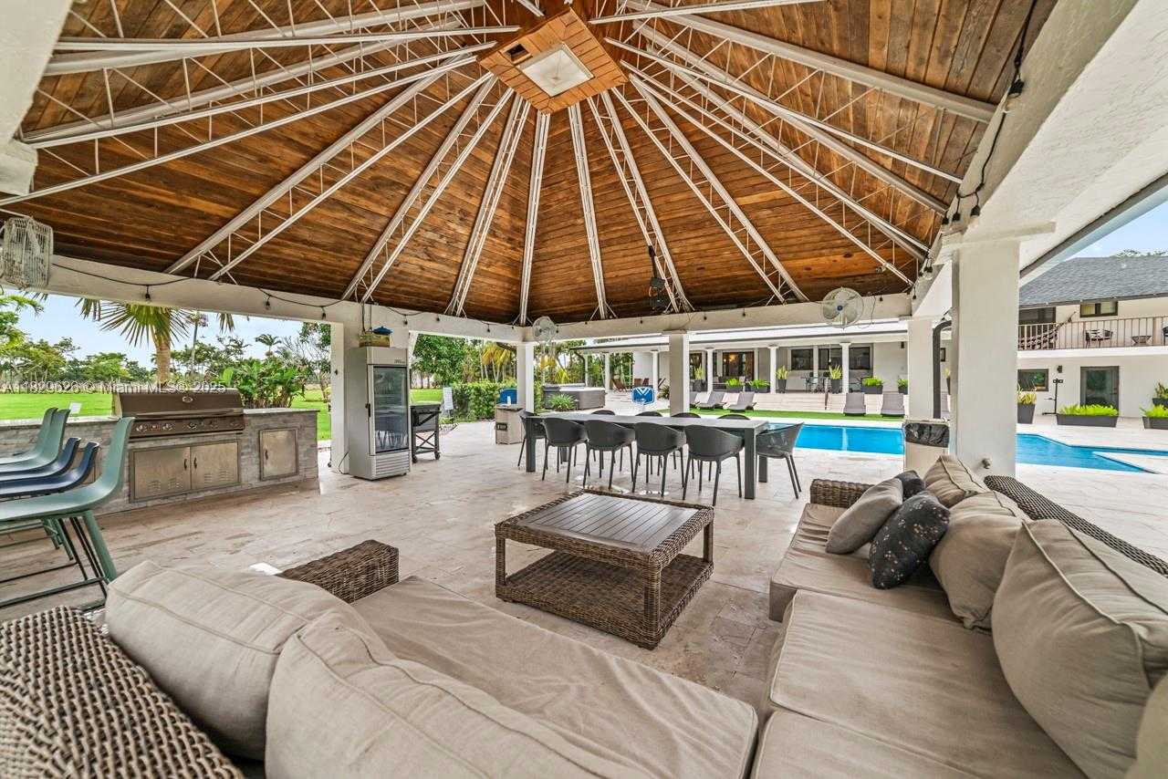 Small Image of 14875 SOUTH WEST 212TH ST, Miami Number 31