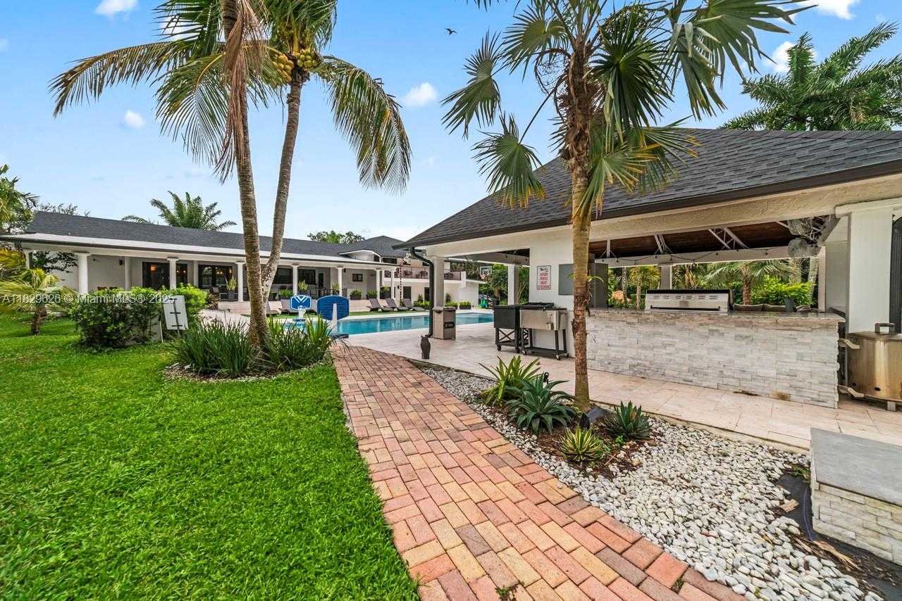 Small Image of 14875 SOUTH WEST 212TH ST, Miami Number 33