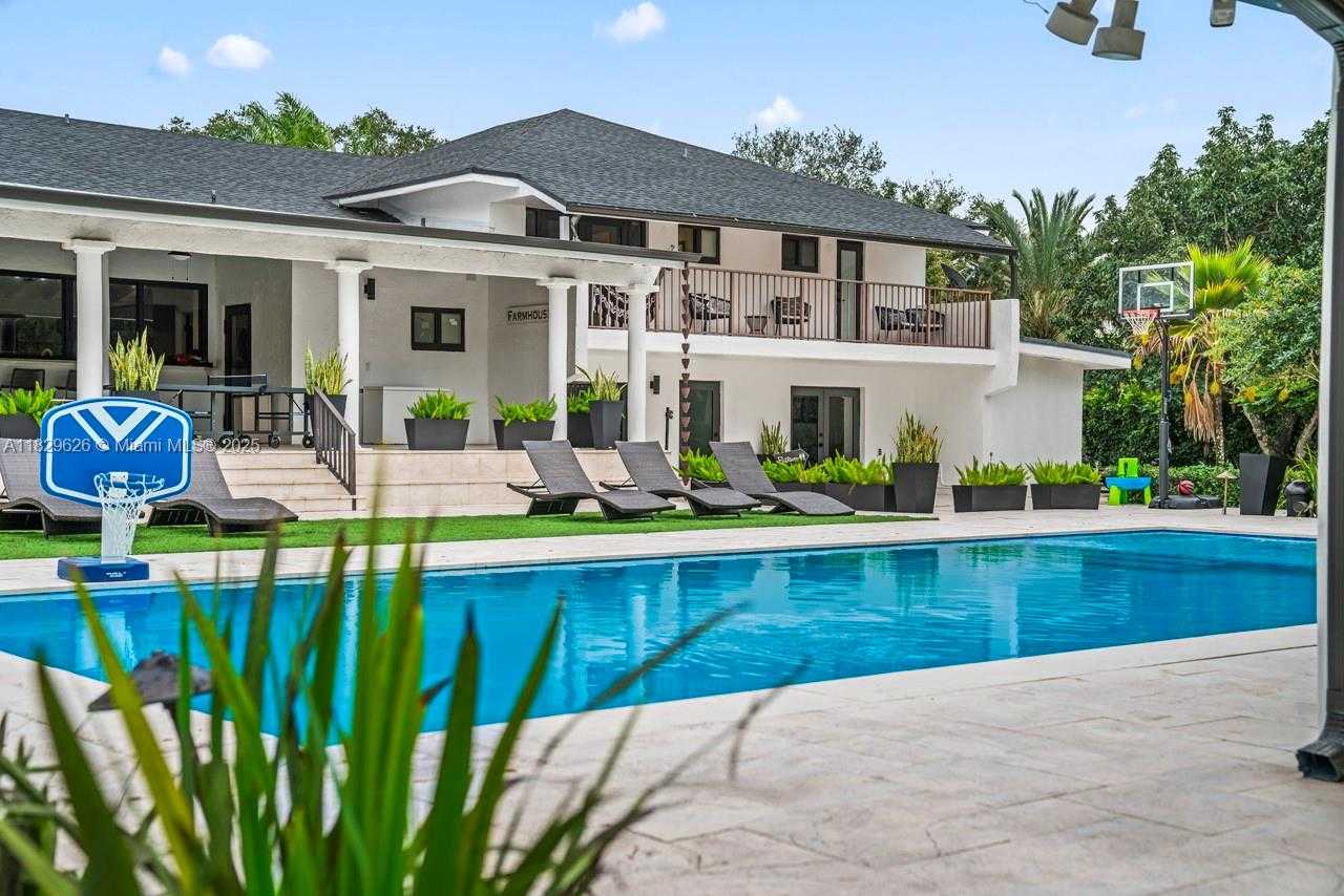 Small Image of 14875 SOUTH WEST 212TH ST, Miami Number 4