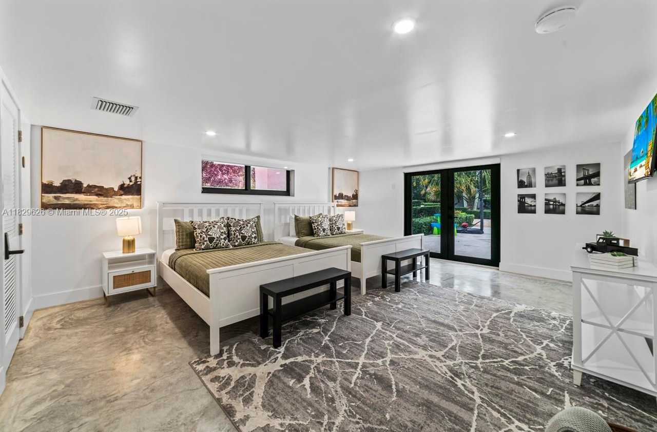 Small Image of 14875 SOUTH WEST 212TH ST, Miami Number 47