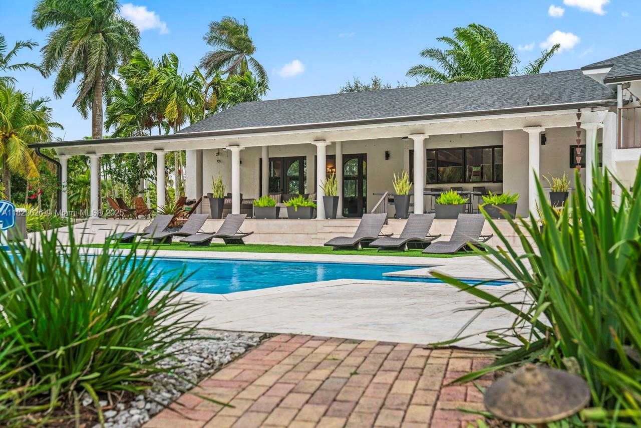 Small Image of 14875 SOUTH WEST 212TH ST, Miami Number 5