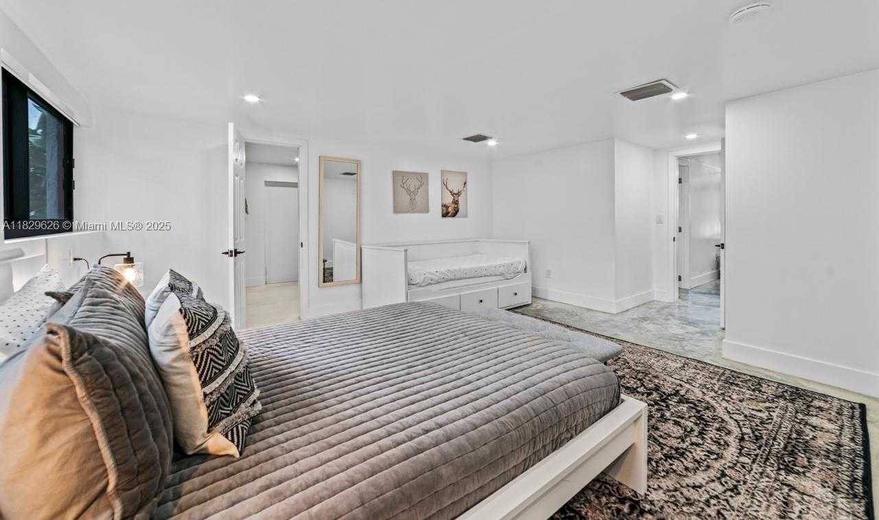 Small Image of 14875 SOUTH WEST 212TH ST, Miami Number 50