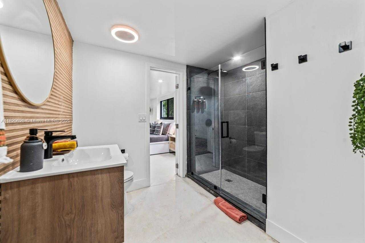 Small Image of 14875 SOUTH WEST 212TH ST, Miami Number 51