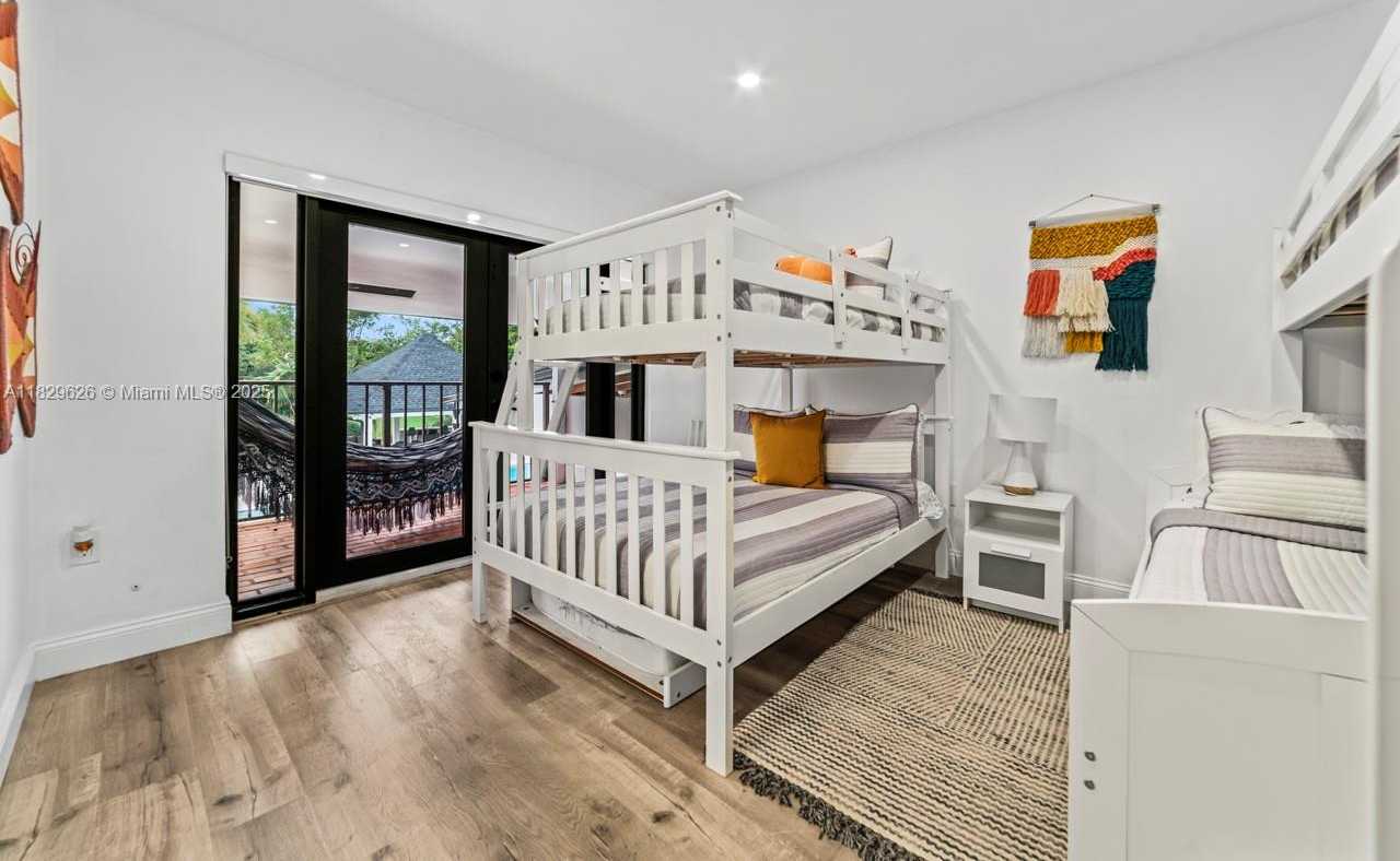 Small Image of 14875 SOUTH WEST 212TH ST, Miami Number 54