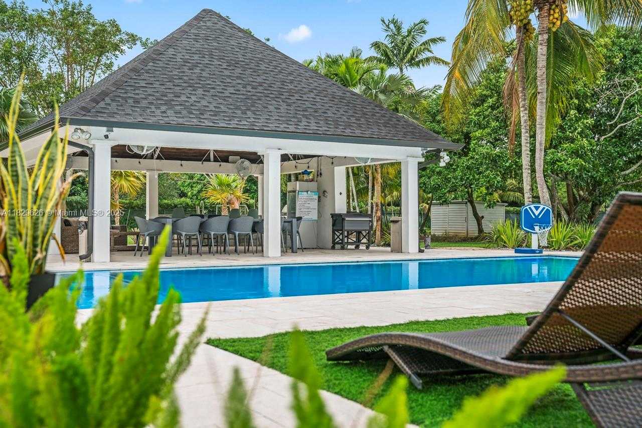 Small Image of 14875 SOUTH WEST 212TH ST, Miami Number 6