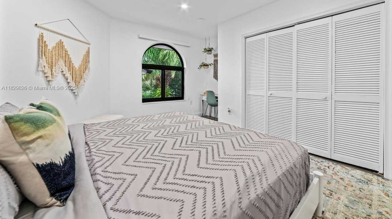 Small Image of 14875 SOUTH WEST 212TH ST, Miami Number 62