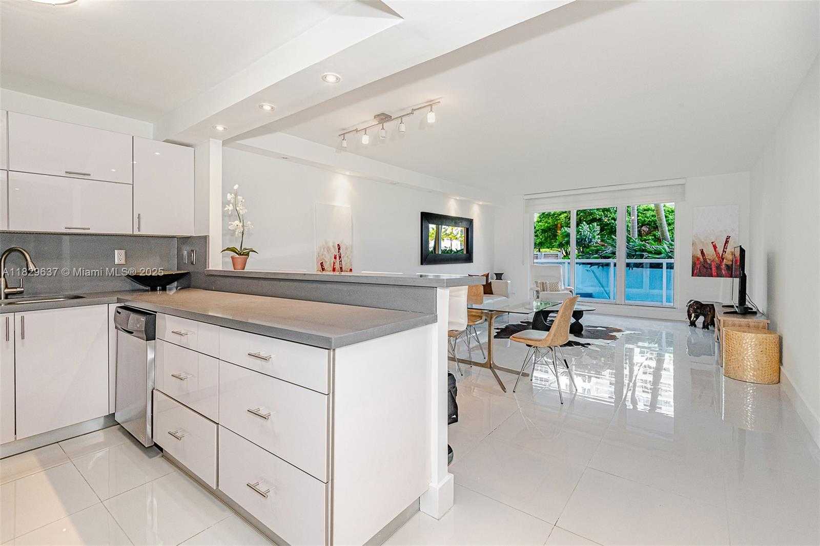 Small Image of 2301 COLLINS AVE #316, Miami Beach Number 10