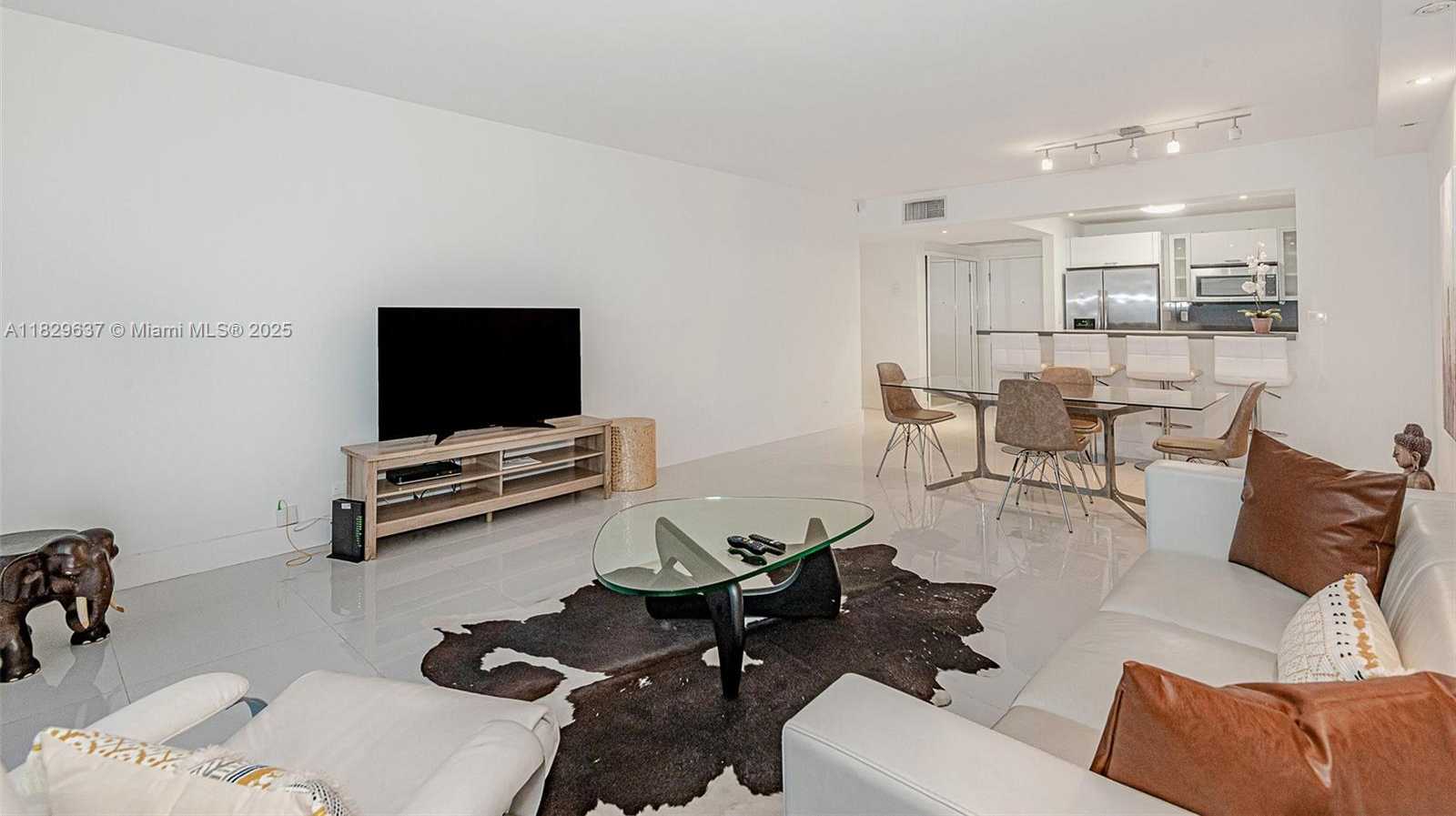 Small Image of 2301 COLLINS AVE #316, Miami Beach Number 5