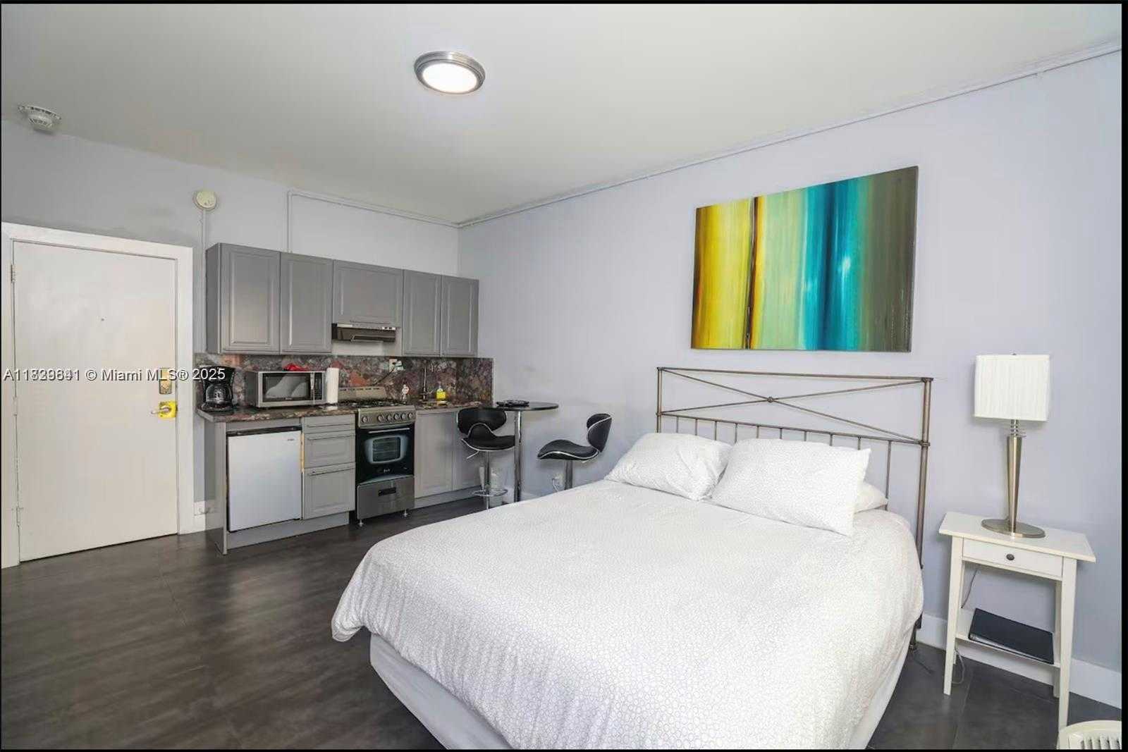 Small Image of 3710 COLLINS AVE #N-206, Miami Beach Number 4