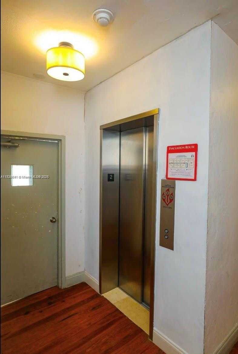 Small Image of 3710 COLLINS AVE #N-206, Miami Beach Number 5
