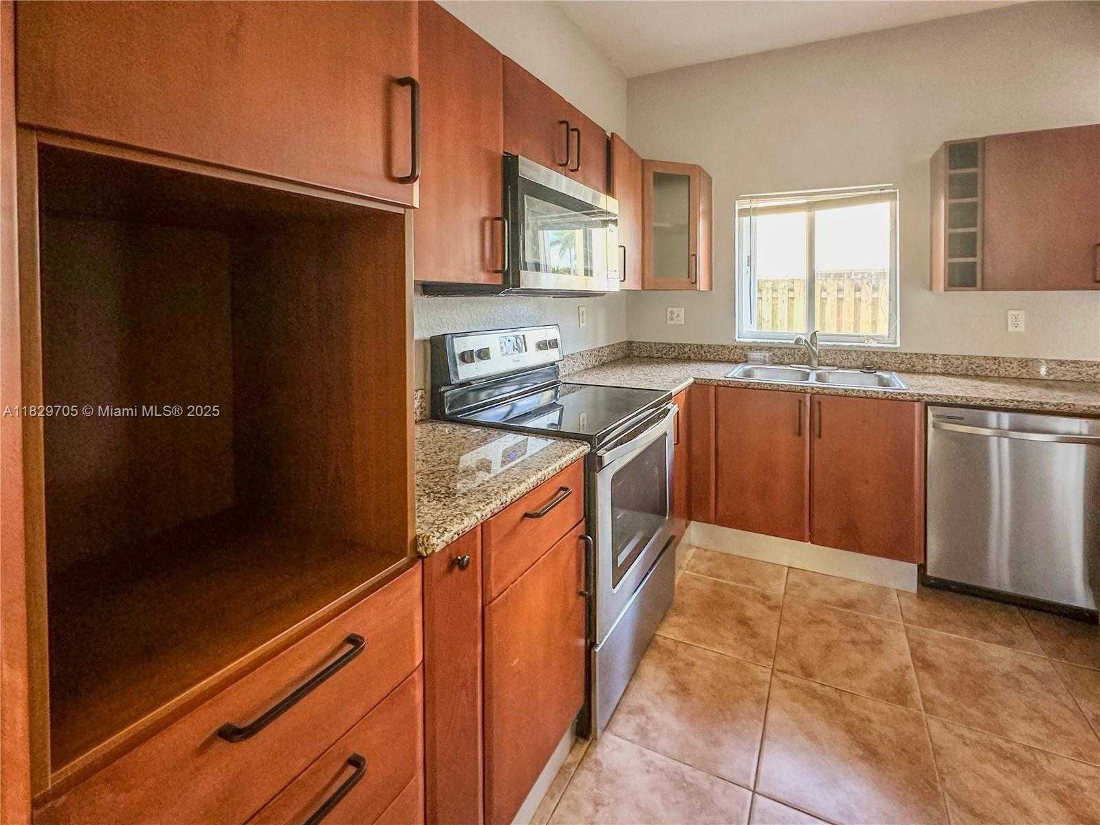 Small Image of 17866 NORTH WEST 74TH CT #17866, Hialeah Number 11