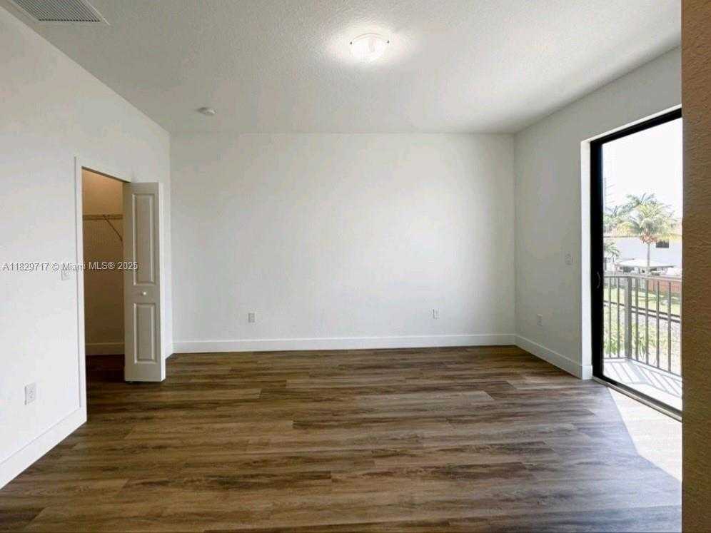 Small Image of 15728 SOUTH WEST 136 WAY #15728, Miami Number 10
