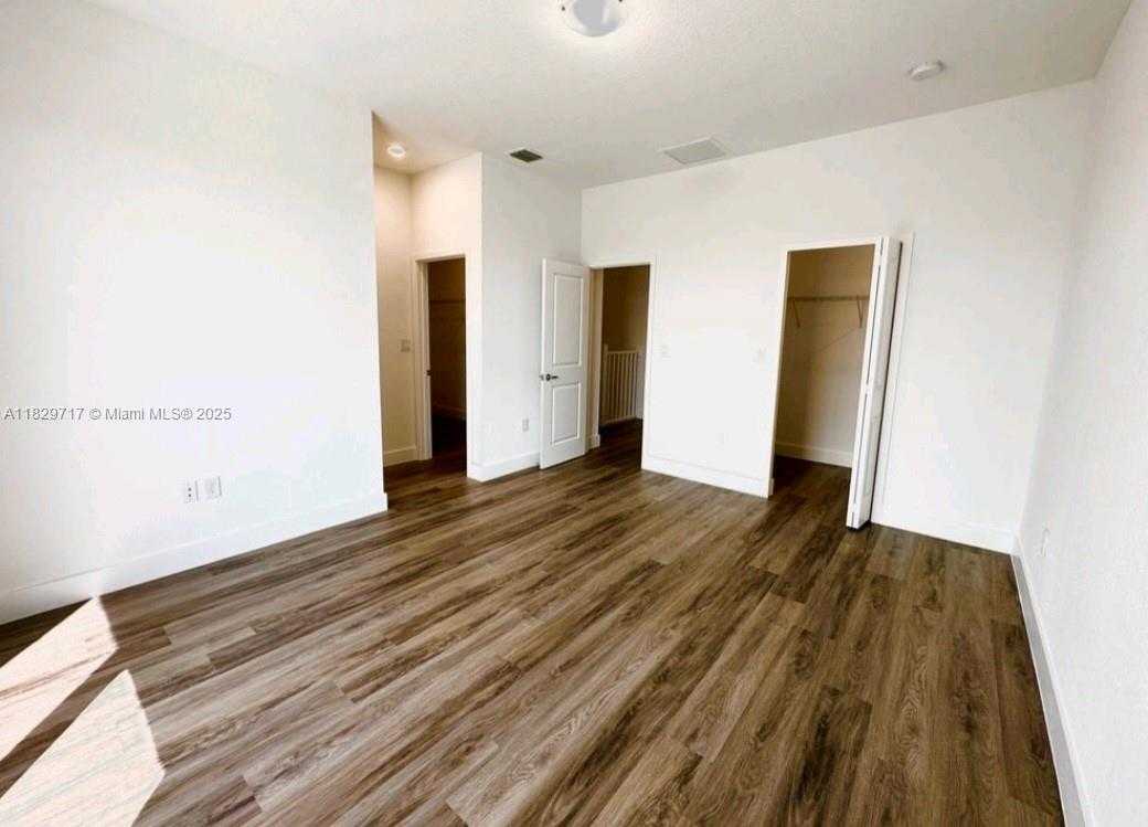 Small Image of 15728 SOUTH WEST 136 WAY #15728, Miami Number 13