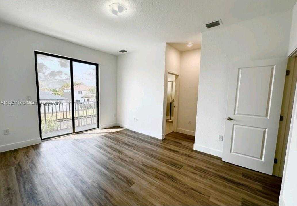 Small Image of 15728 SOUTH WEST 136 WAY #15728, Miami Number 14