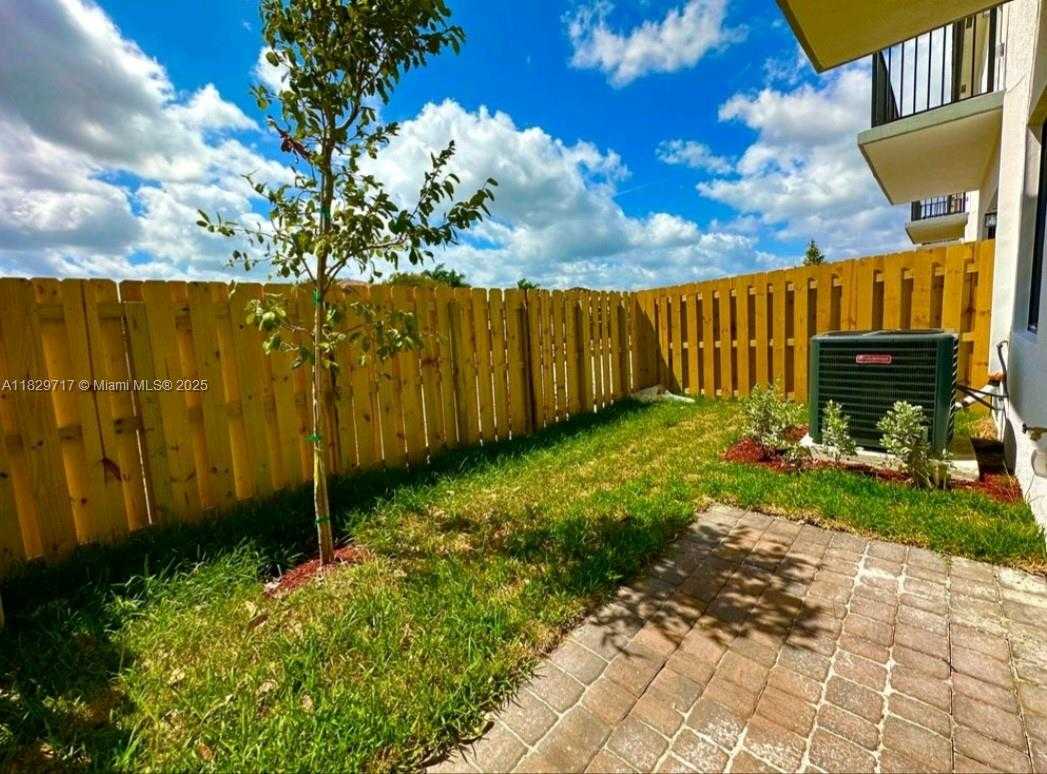 Small Image of 15728 SOUTH WEST 136 WAY #15728, Miami Number 7