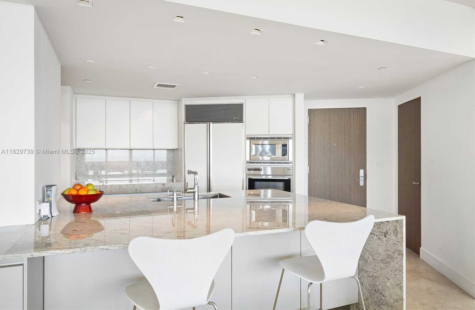 Small Image of 400 ALTON RD #2208, Miami Beach Number 3