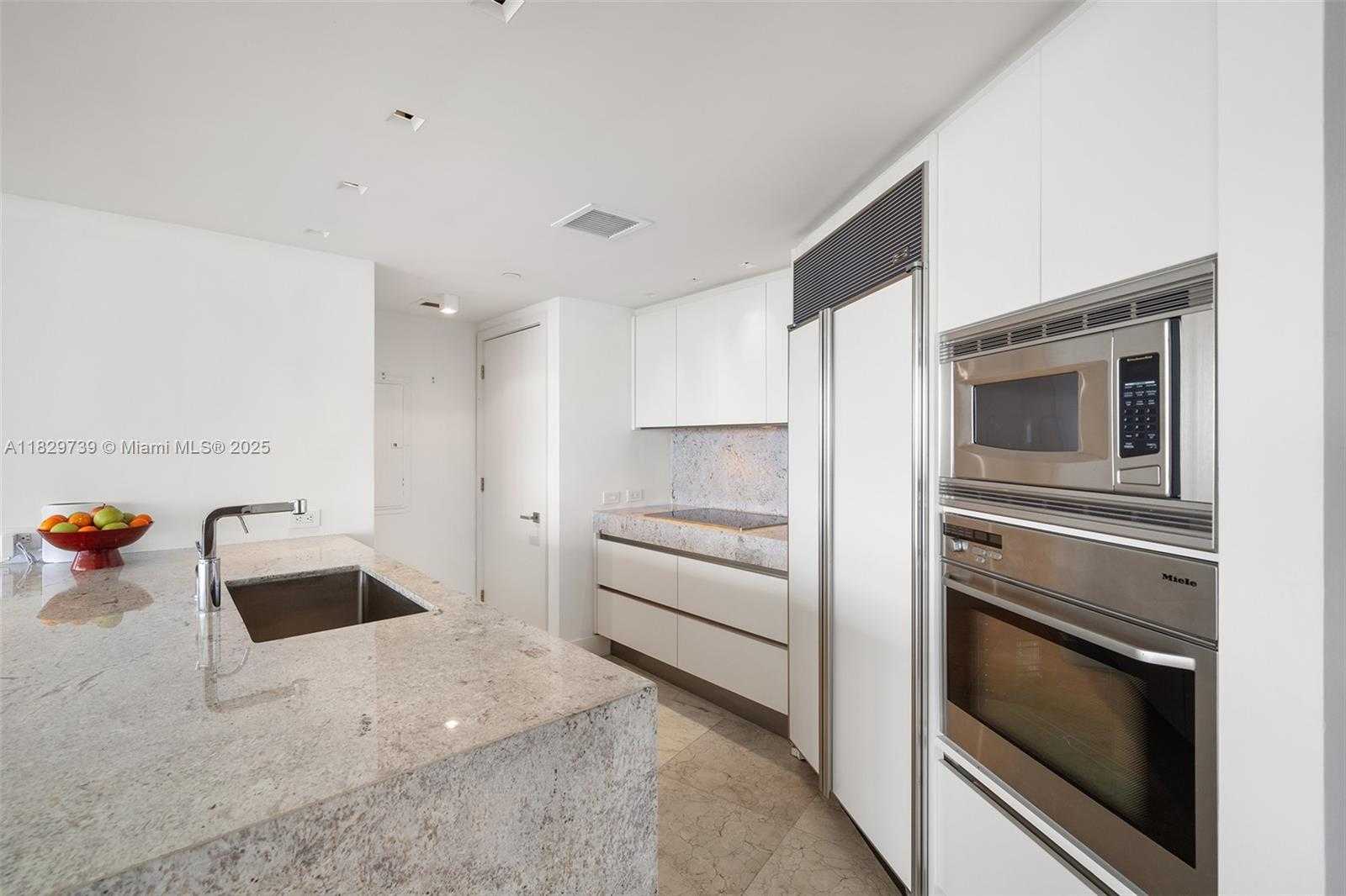 Small Image of 400 ALTON RD #2208, Miami Beach Number 4
