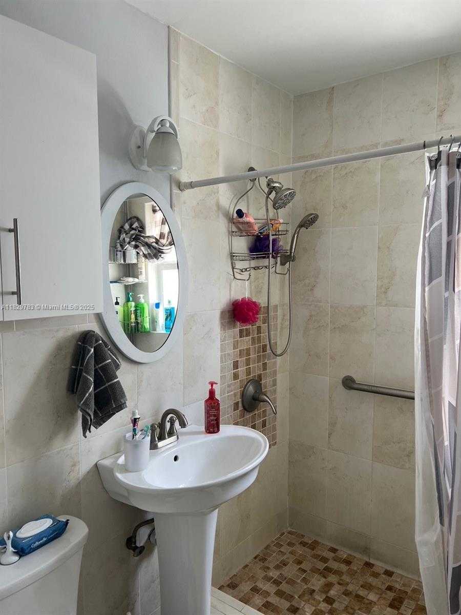 Small Image of 7595 SOUTH WEST 28TH ST RD, Miami Number 4