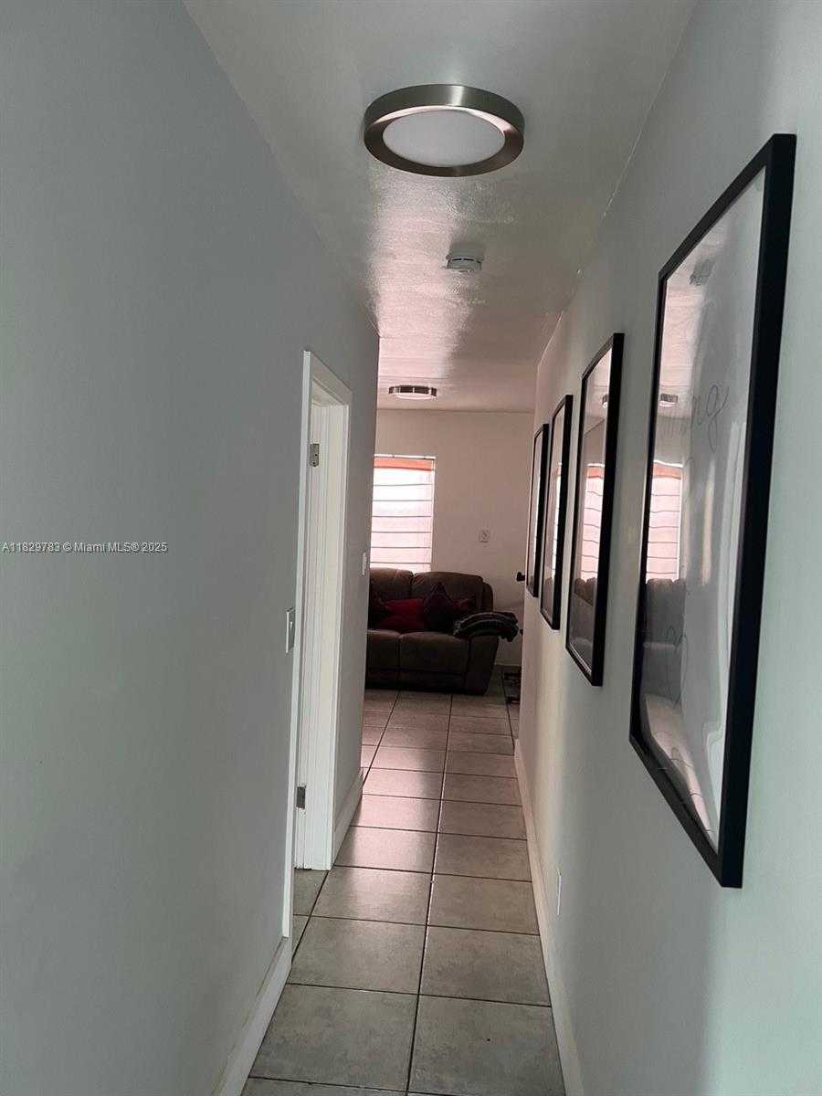 Small Image of 7595 SOUTH WEST 28TH ST RD, Miami Number 5