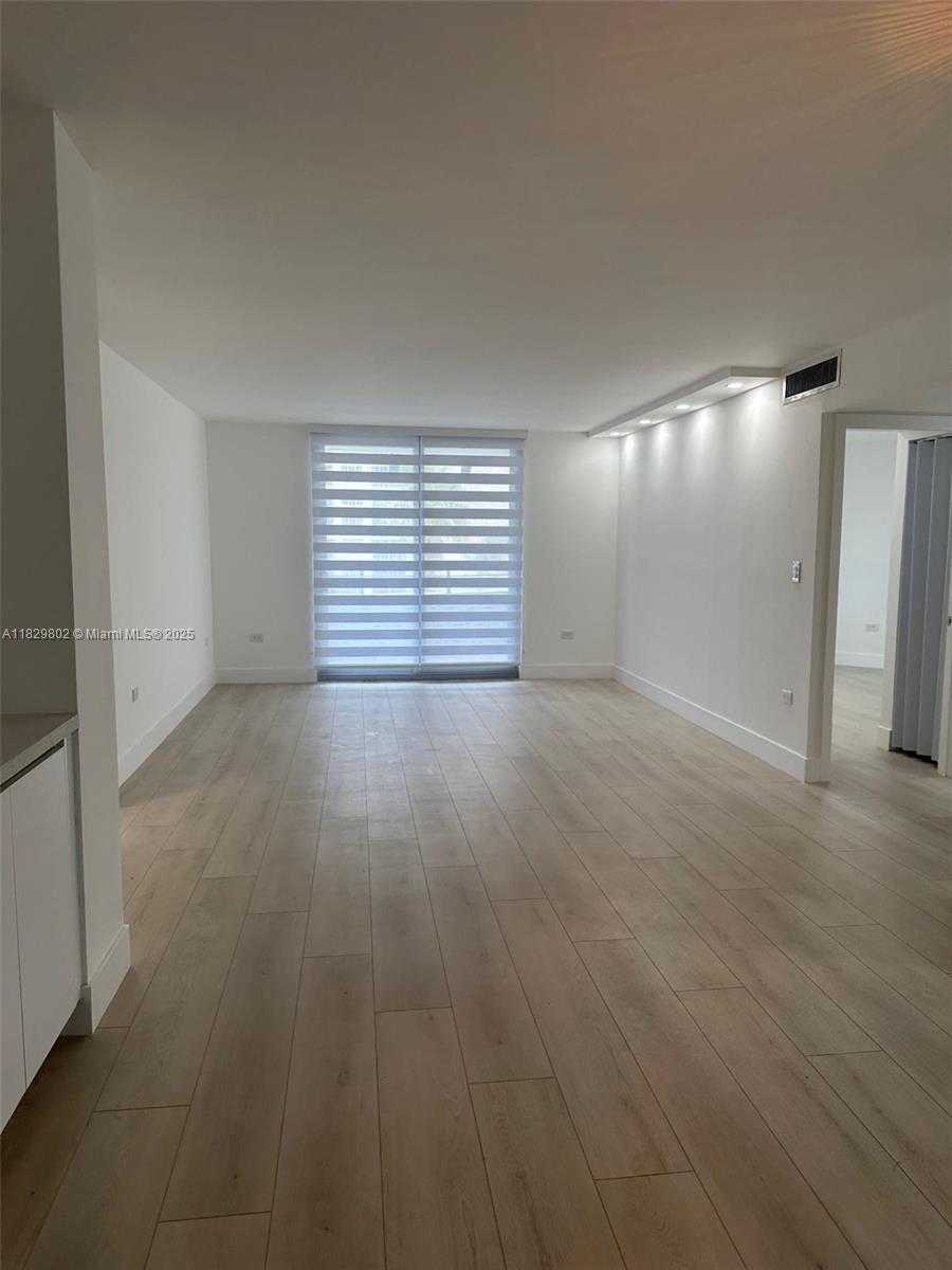 Small Image of 5555 COLLINS AVE #6Z, Miami Beach Number 10