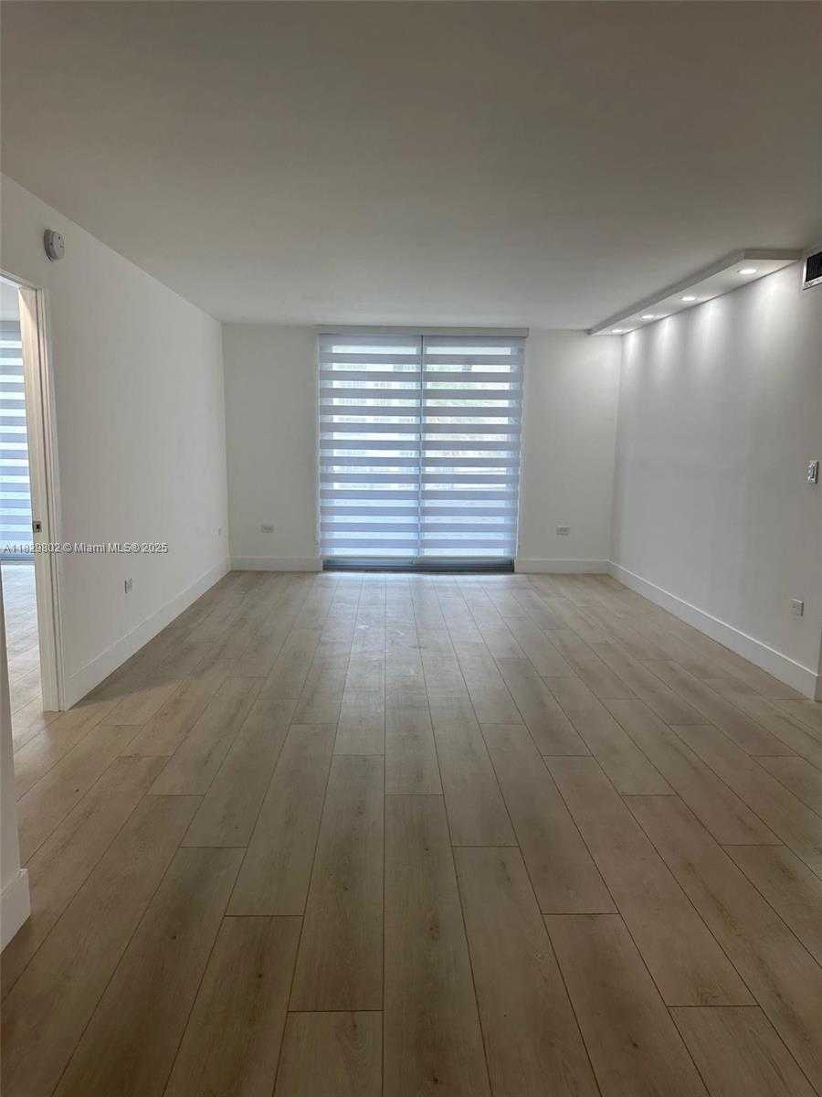 Small Image of 5555 COLLINS AVE #6Z, Miami Beach Number 11