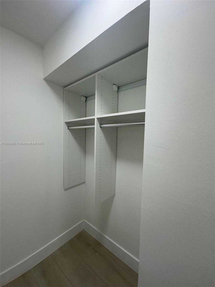 Small Image of 5555 COLLINS AVE #6Z, Miami Beach Number 15