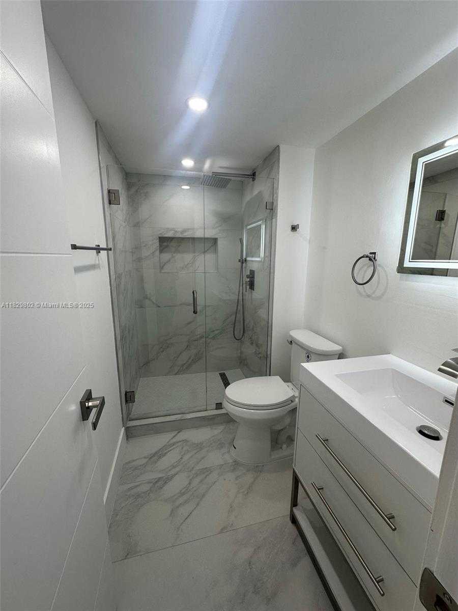Small Image of 5555 COLLINS AVE #6Z, Miami Beach Number 19