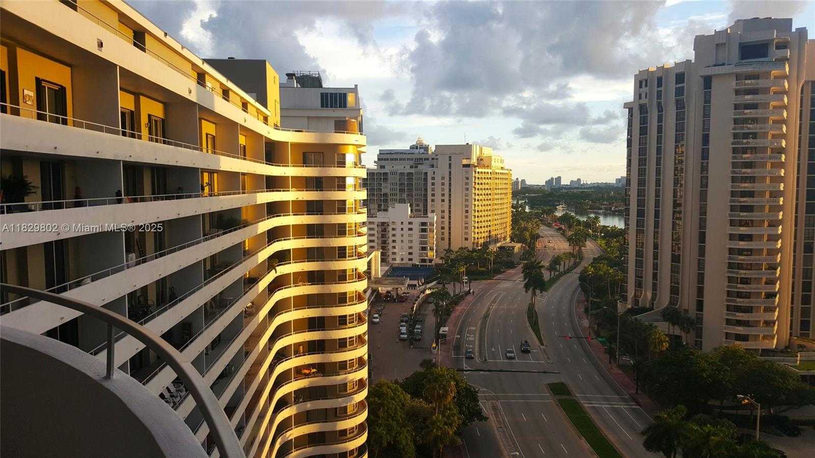 Small Image of 5555 COLLINS AVE #6Z, Miami Beach Number 2