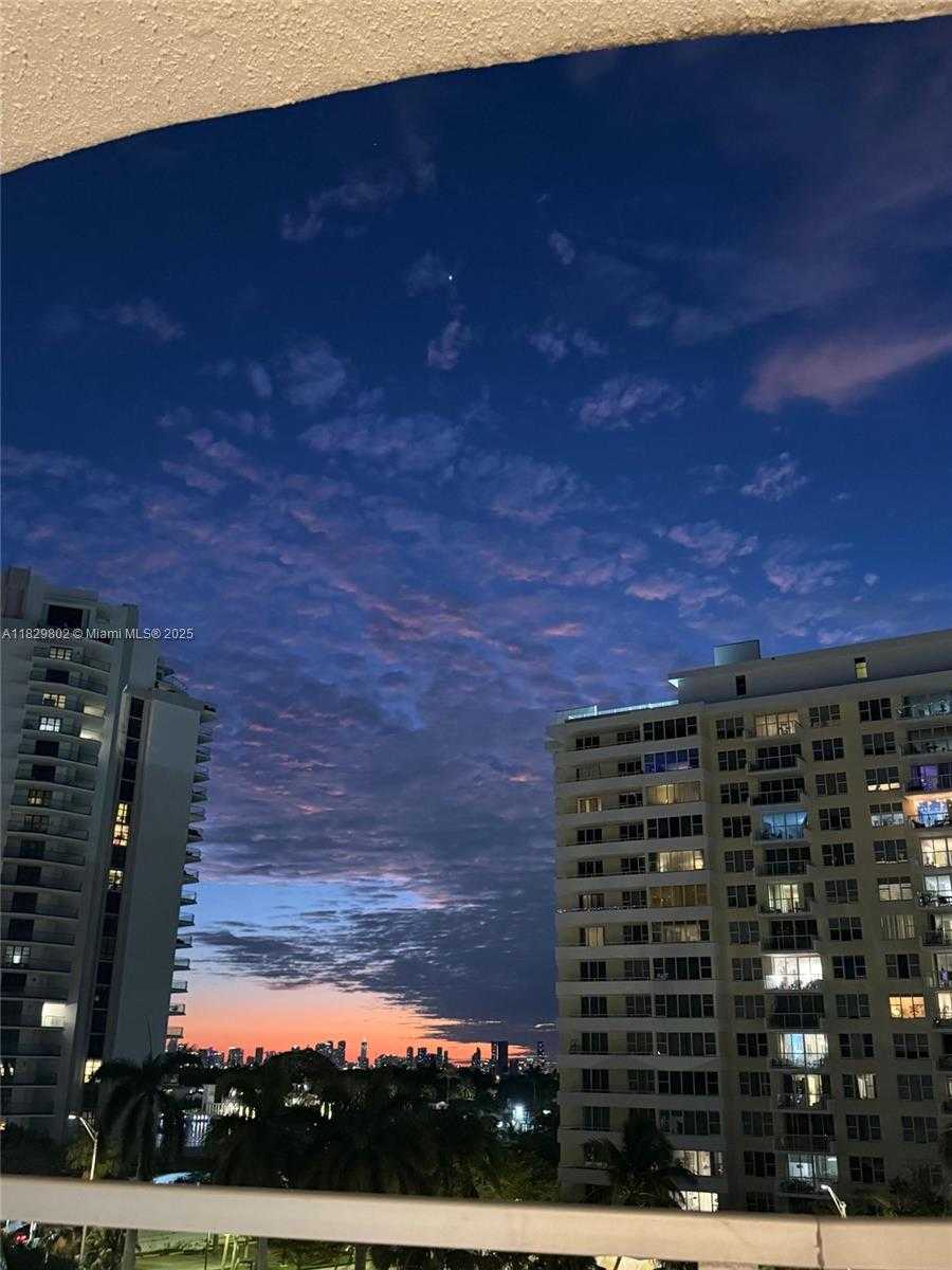 Small Image of 5555 COLLINS AVE #6Z, Miami Beach Number 22