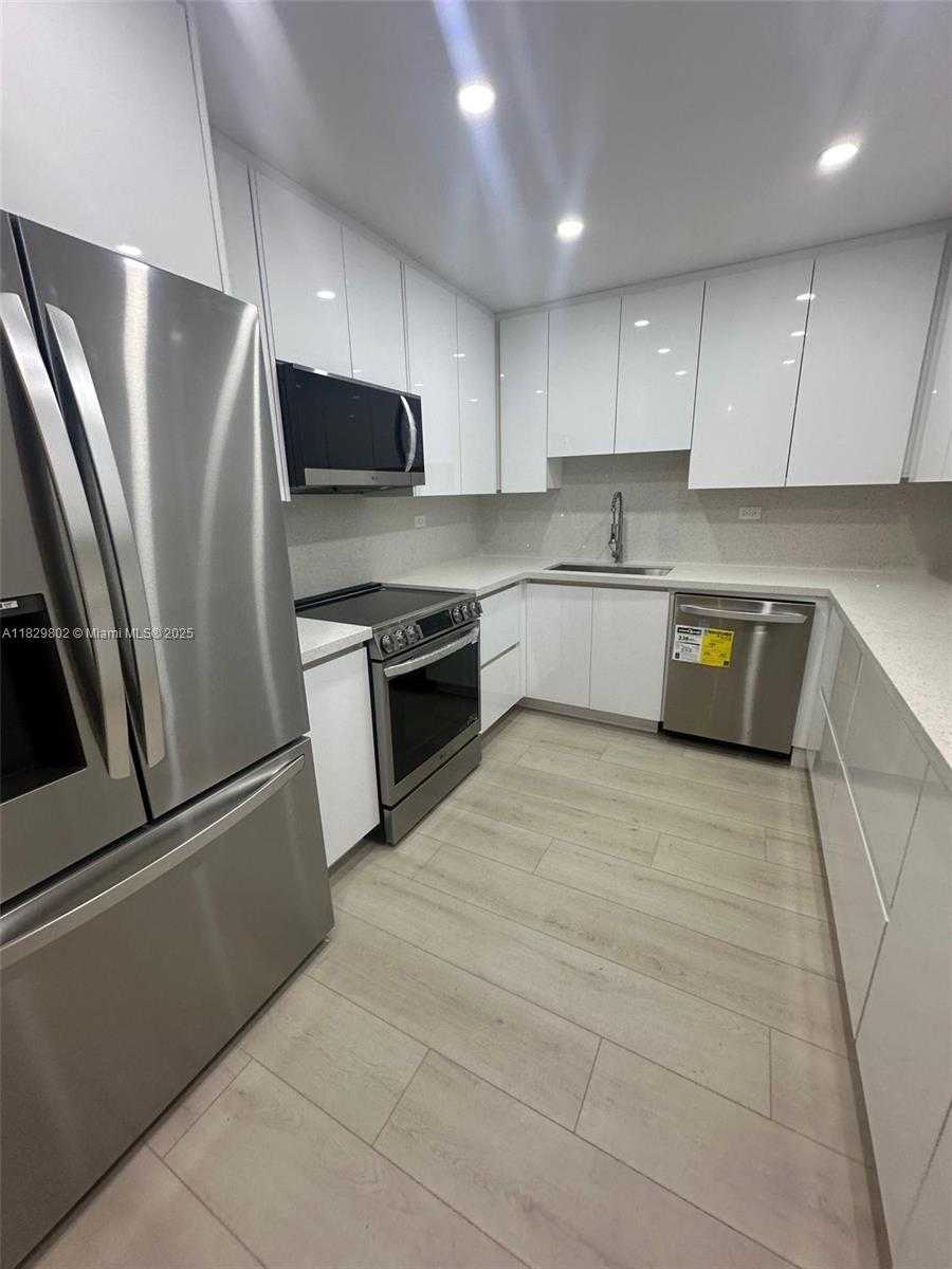 Small Image of 5555 COLLINS AVE #6Z, Miami Beach Number 7