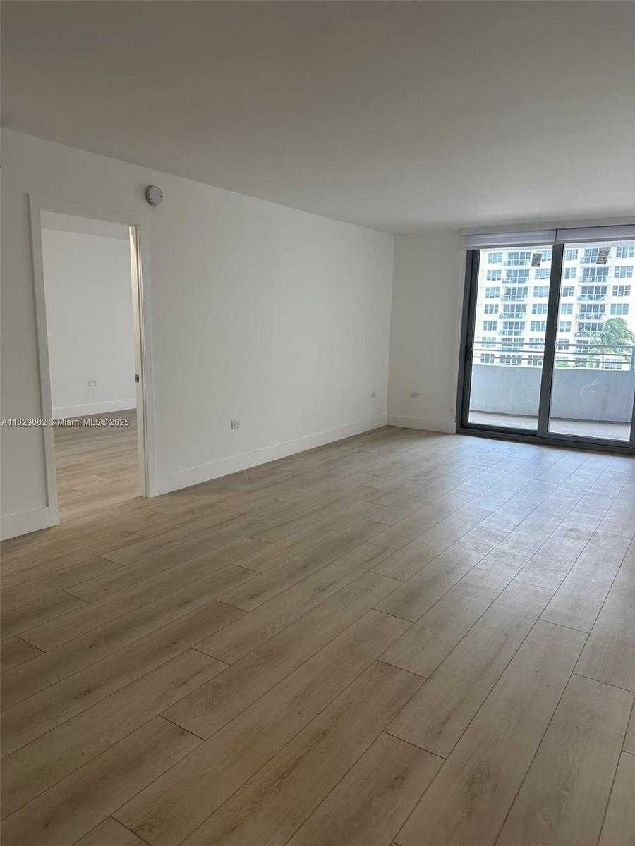 Small Image of 5555 COLLINS AVE #6Z, Miami Beach Number 9