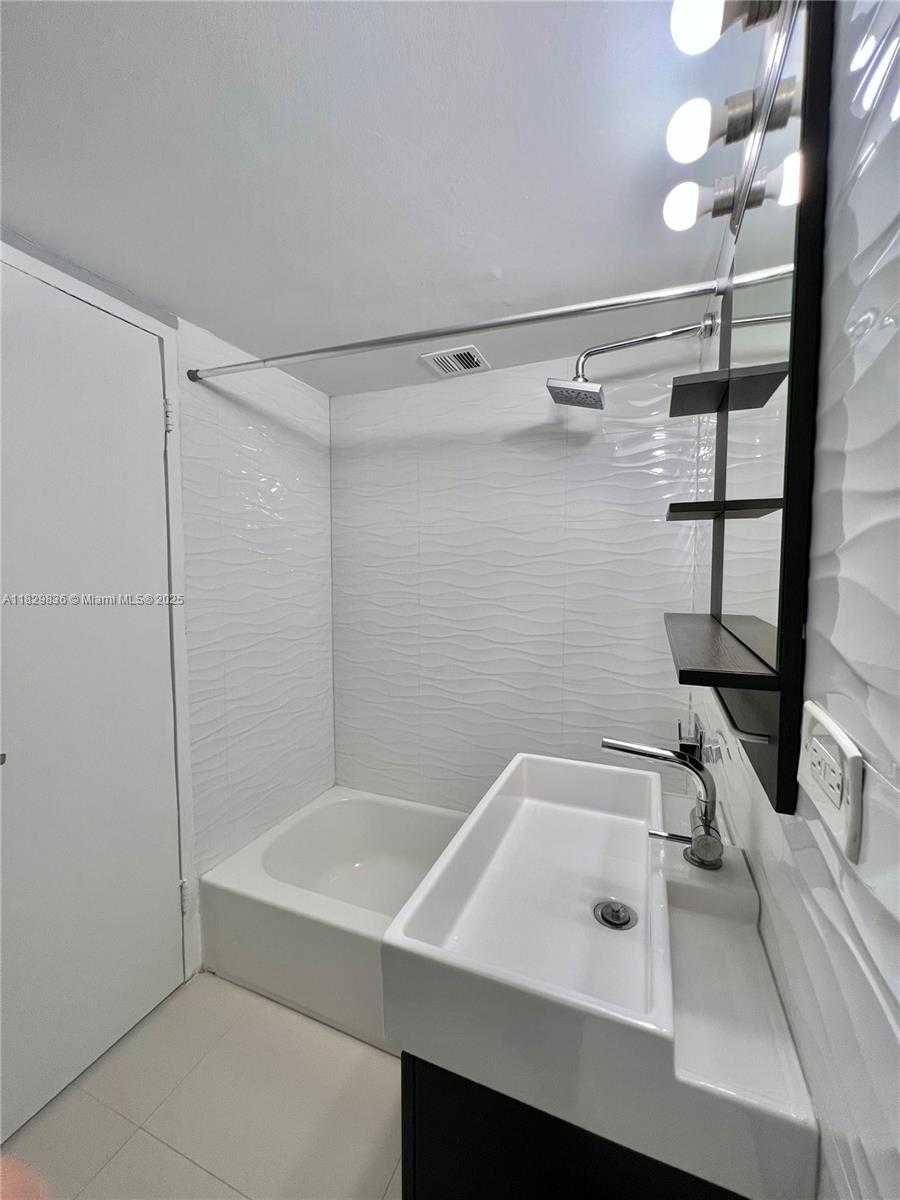 Small Image of 7545 EAST TREASURE DR #7K, North Bay Village Number 10