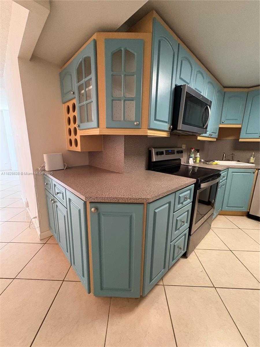 Small Image of 6039 COLLINS AVE #1407, Miami Beach Number 10