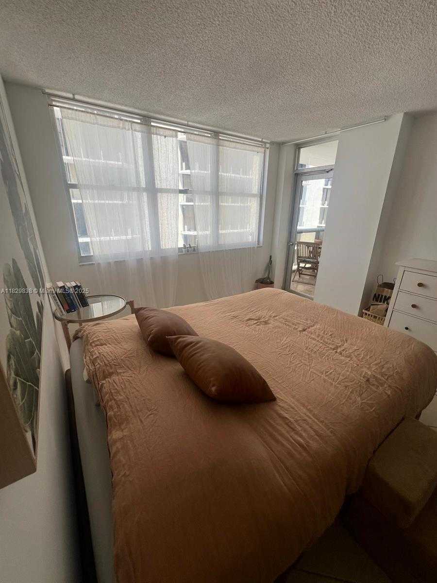 Small Image of 6039 COLLINS AVE #1407, Miami Beach Number 13