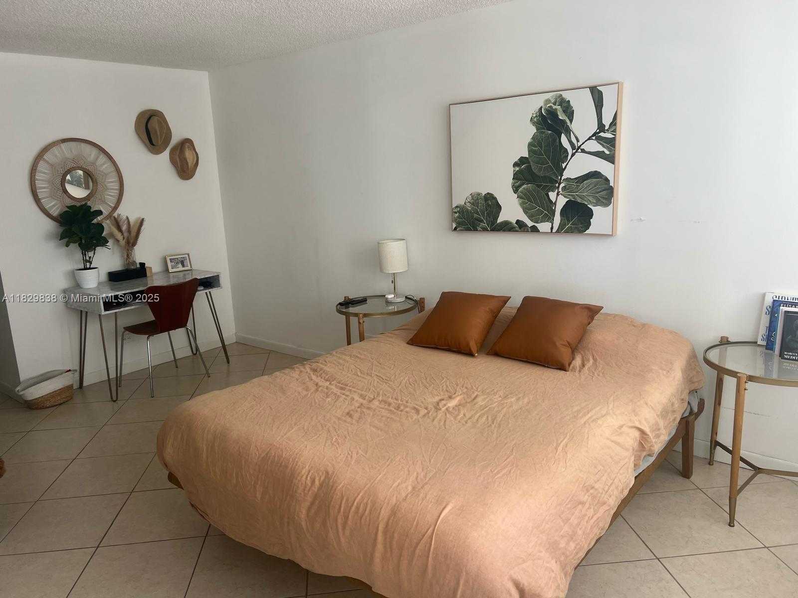 Small Image of 6039 COLLINS AVE #1407, Miami Beach Number 14