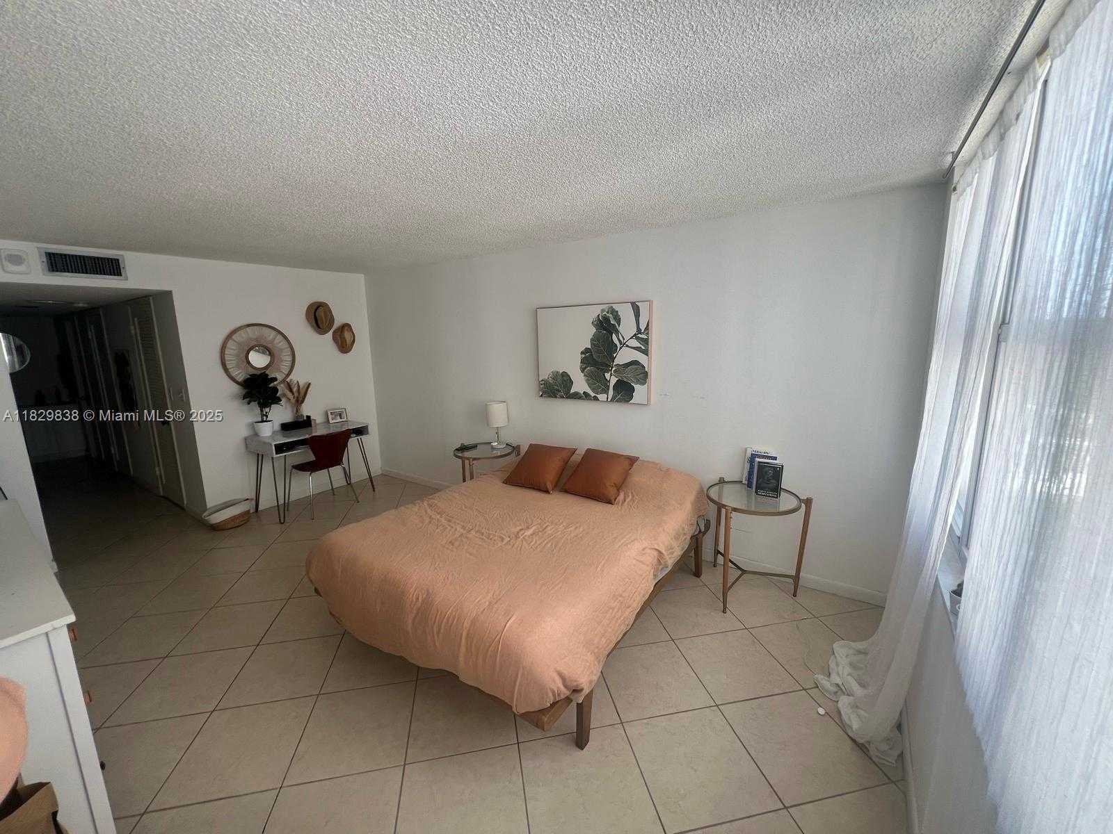 Small Image of 6039 COLLINS AVE #1407, Miami Beach Number 15
