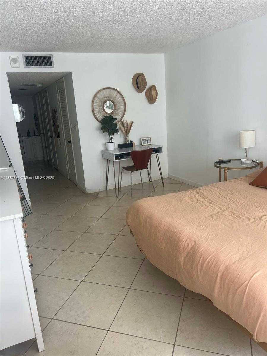 Small Image of 6039 COLLINS AVE #1407, Miami Beach Number 16