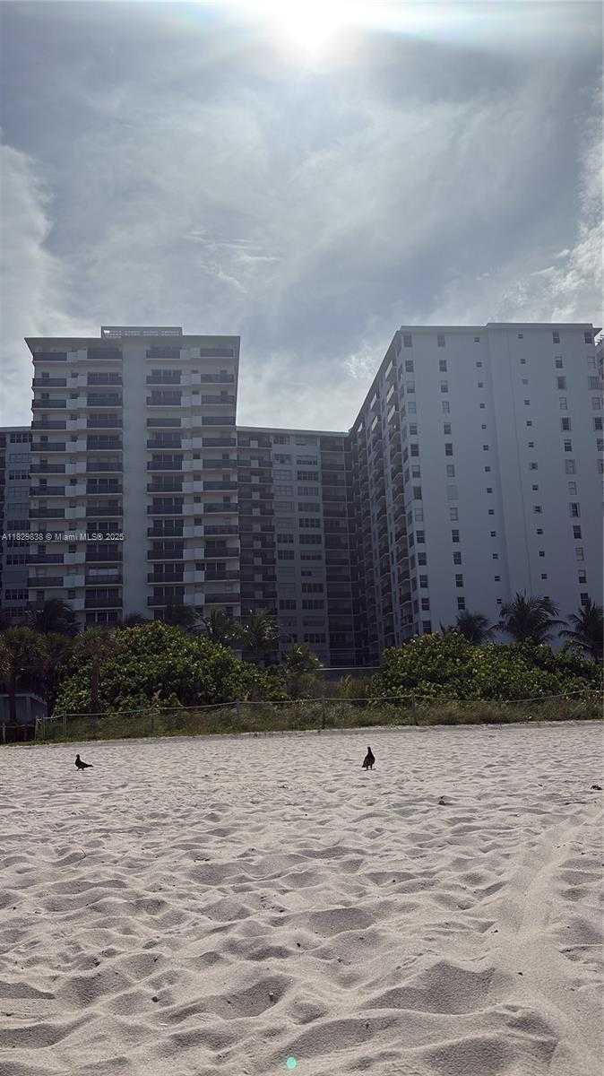Small Image of 6039 COLLINS AVE #1407, Miami Beach Number 17