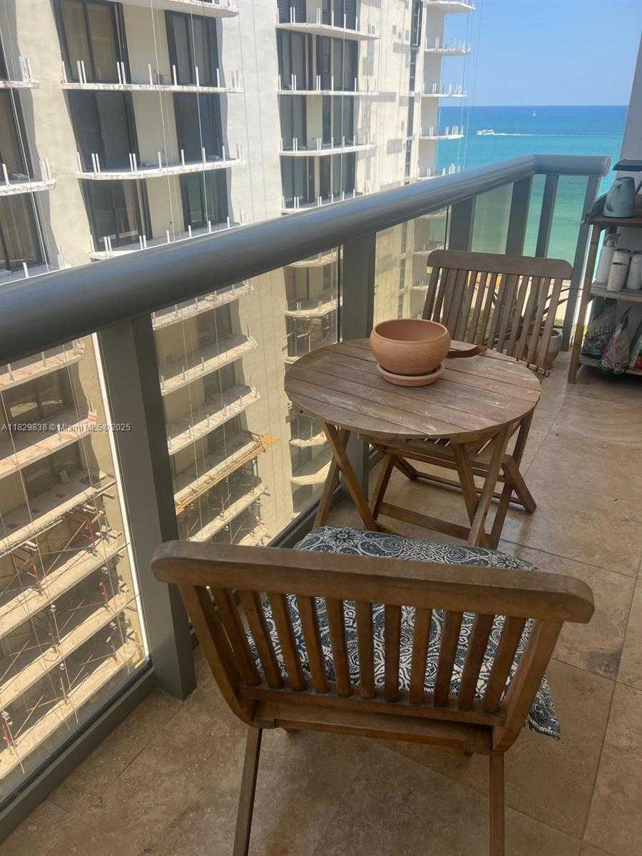Small Image of 6039 COLLINS AVE #1407, Miami Beach Number 2